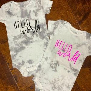 HELLO world — bodysuit NB
